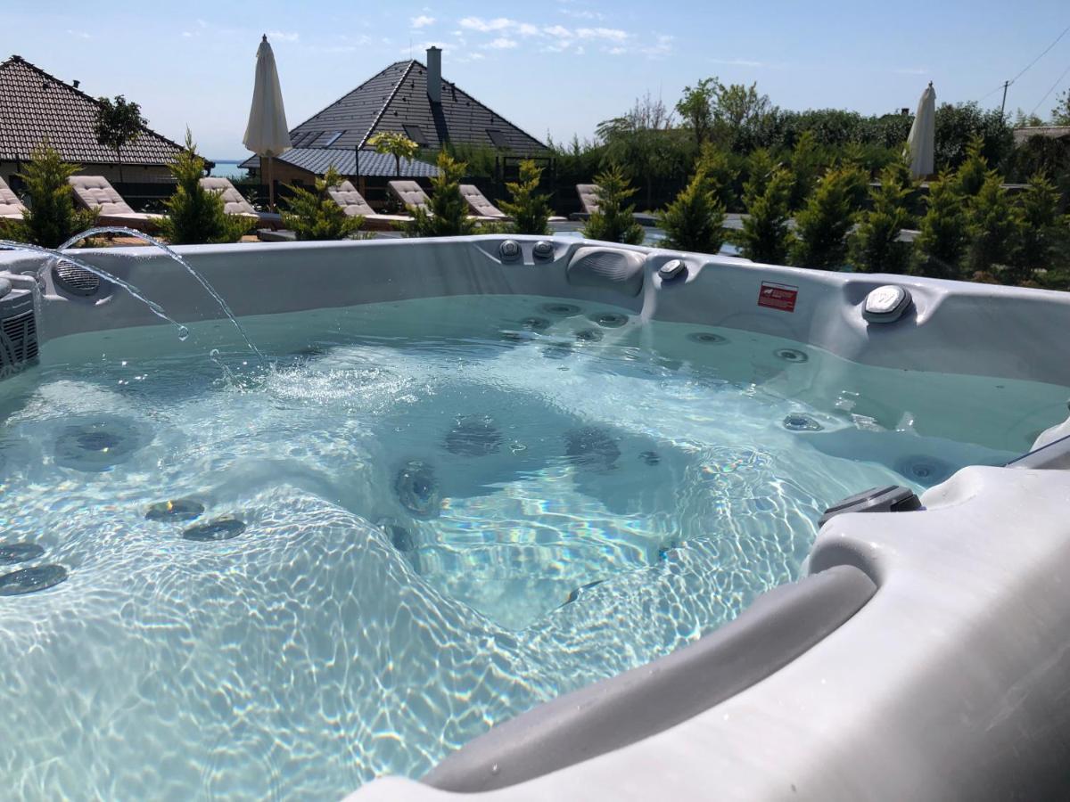 Skyline Resort Balatonalmadi Ngoại thất bức ảnh